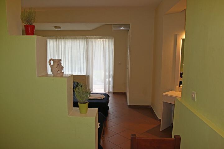 Room 11 of 106