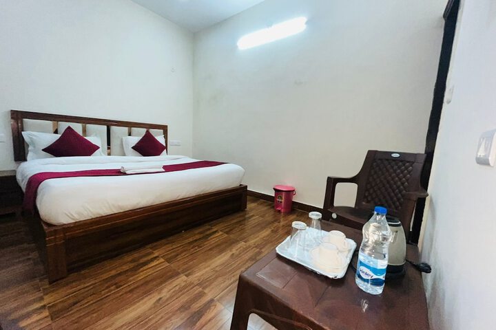 Room 7 of 12