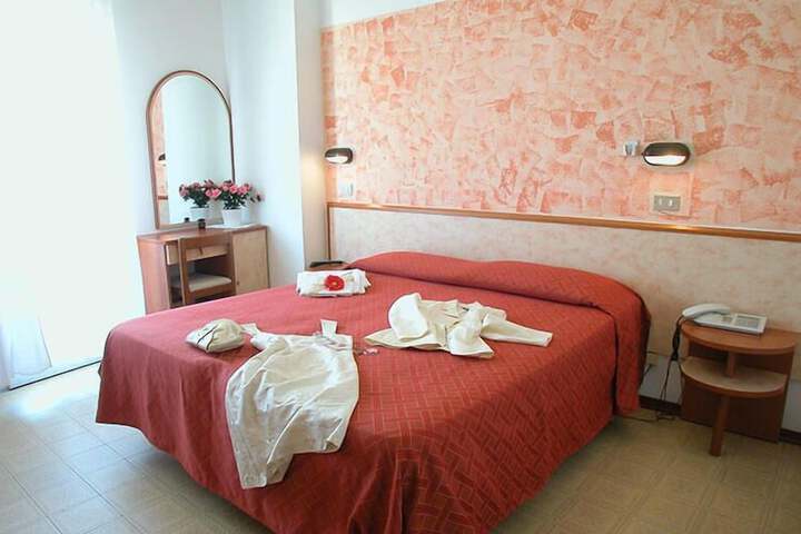 Room 4 of 15
