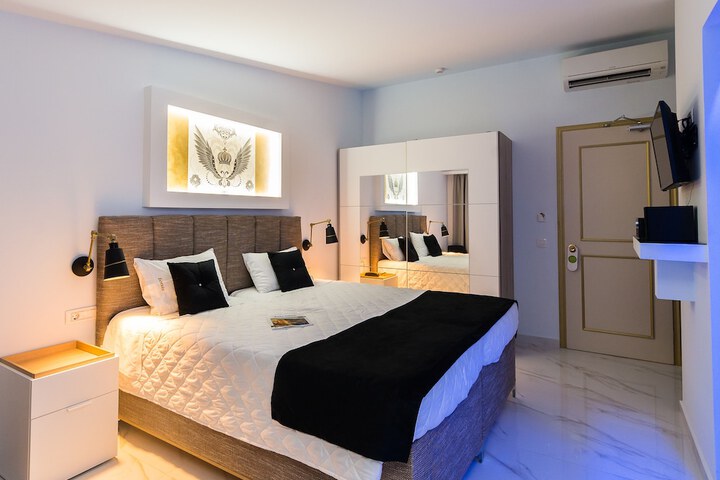 Room 14 of 35