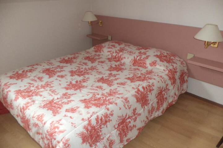 Room 16 of 77