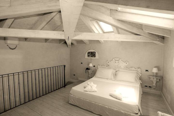 Room 20 of 177