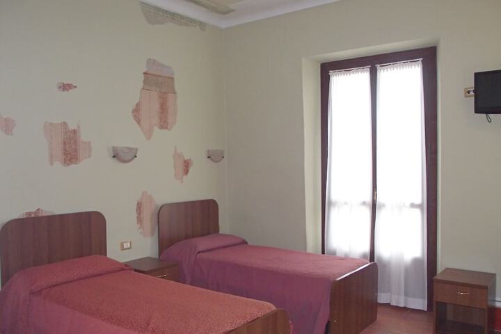Room 32 of 114