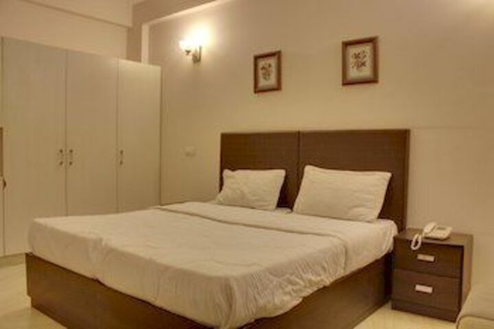 Room 6 of 19