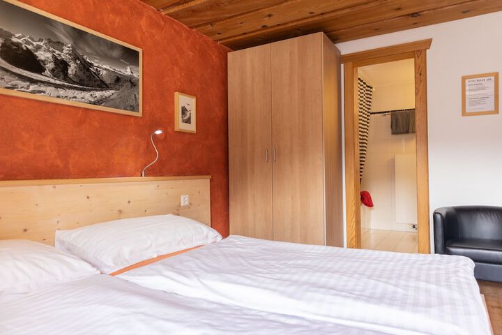 Room 32 of 61