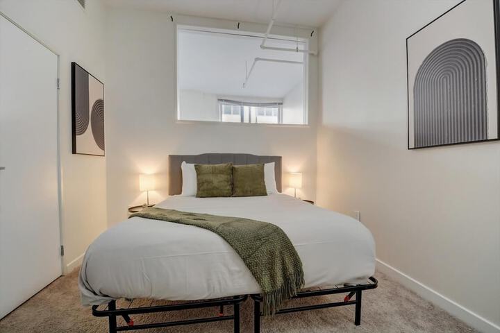 Room 25 of 194