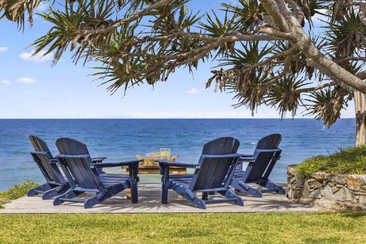 Hampton on the Beach - Stunning Beach Front Sleeps 8