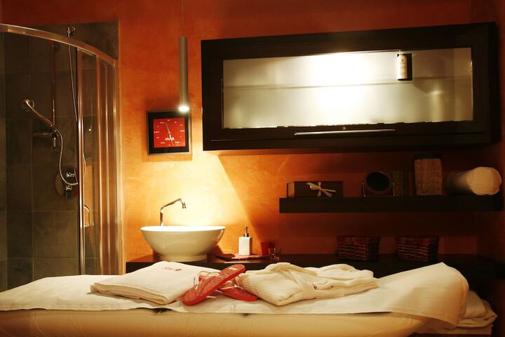Room 43 of 64