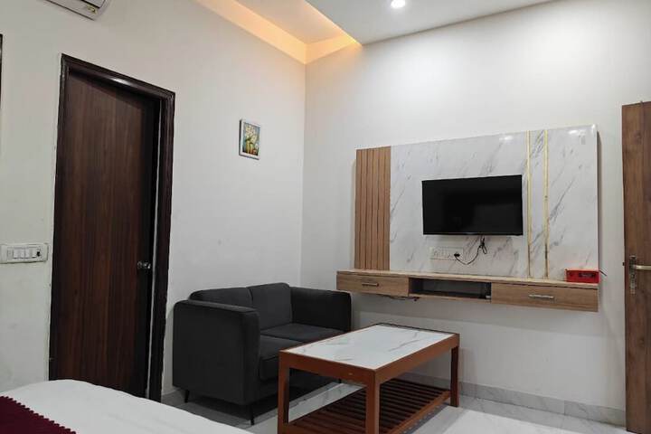 Room 37 of 54