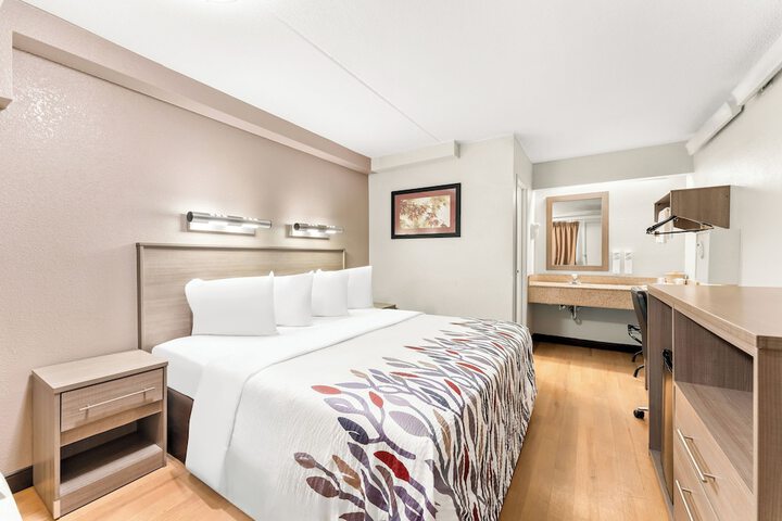 Standard | King Bed (12 of 18)