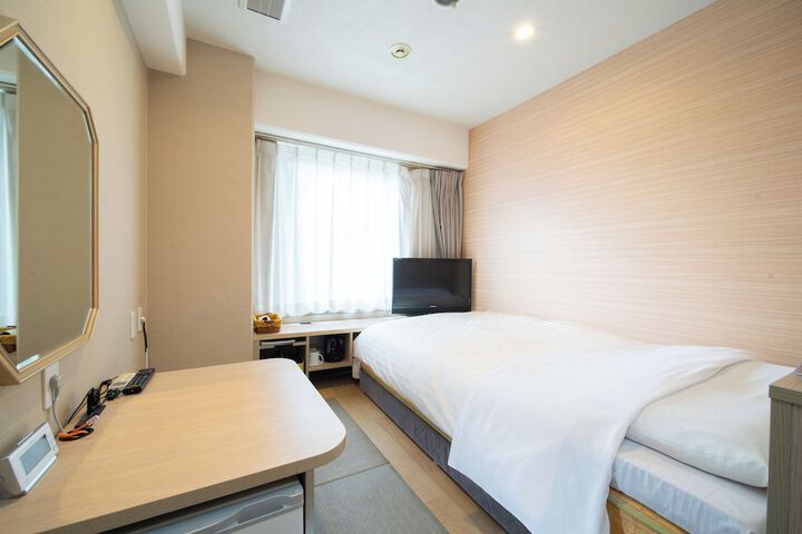 Room 16 of 72