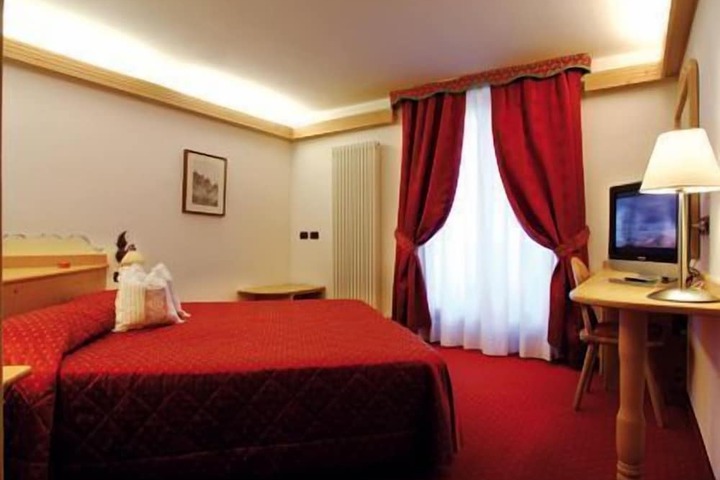 Room 10 of 34