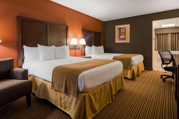 1 Queen Bed (11 of 29)
