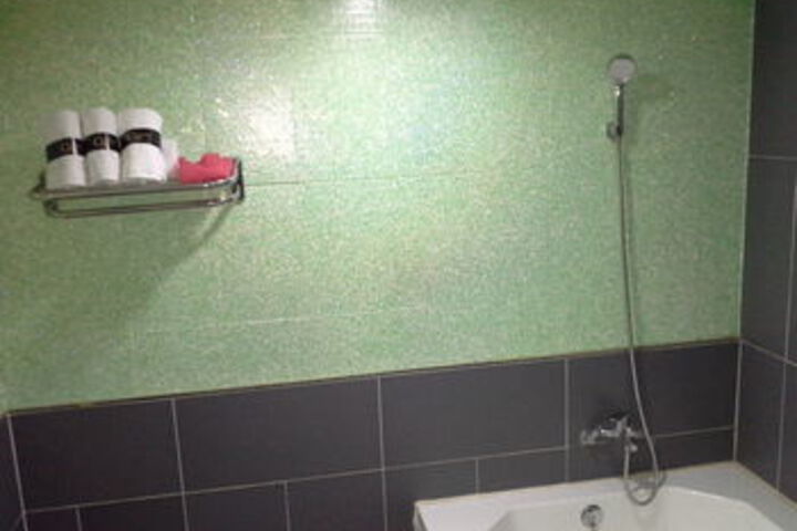 Room 4 of 68