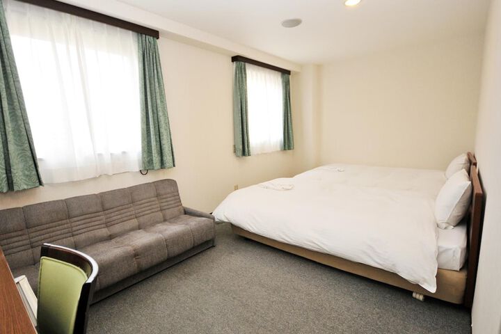 Room 18 of 37