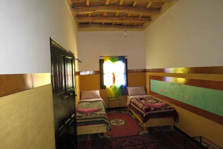 Room 5 of 12