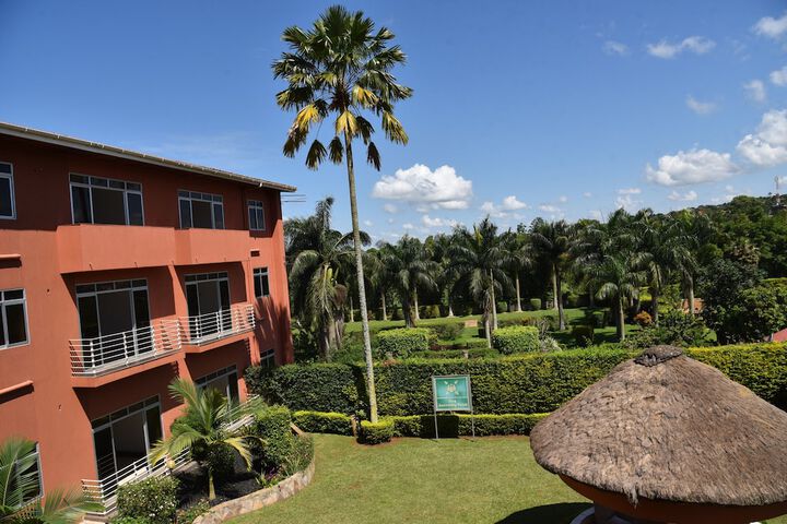 Hotel Exterior 124 of 130