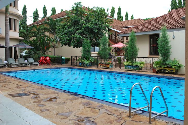 Hotel with Pool