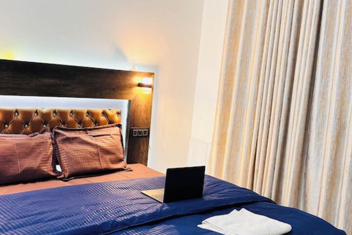 Room 3 of 28