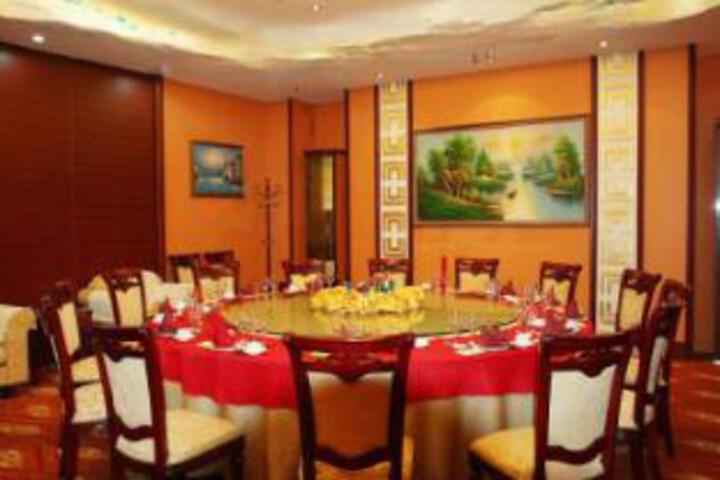 Dining 10 of 23