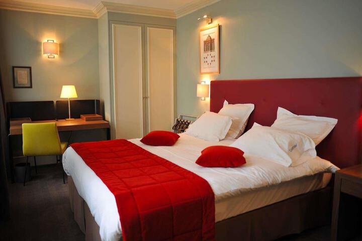 Room 47 of 80