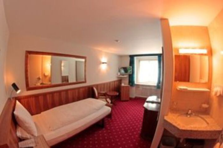 Room 56 of 106