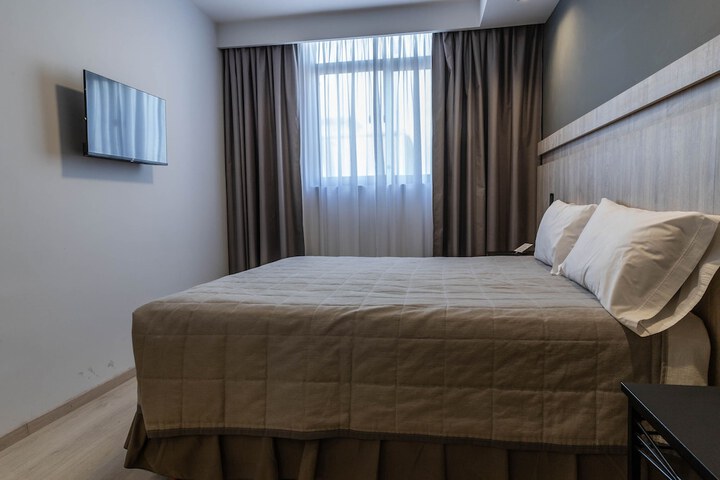 Room 7 of 18