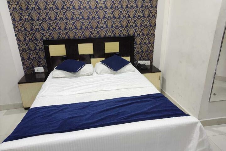 Room 2 of 6