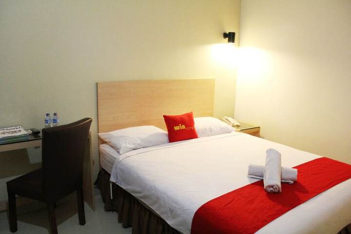 Room 7 of 18