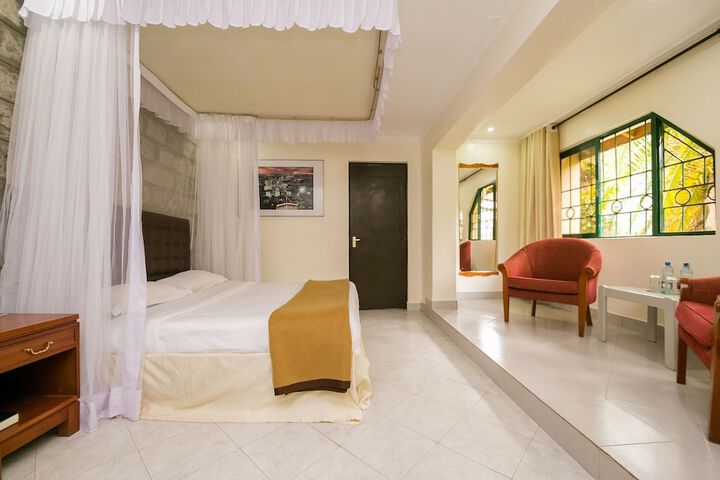 Room 43 of 194