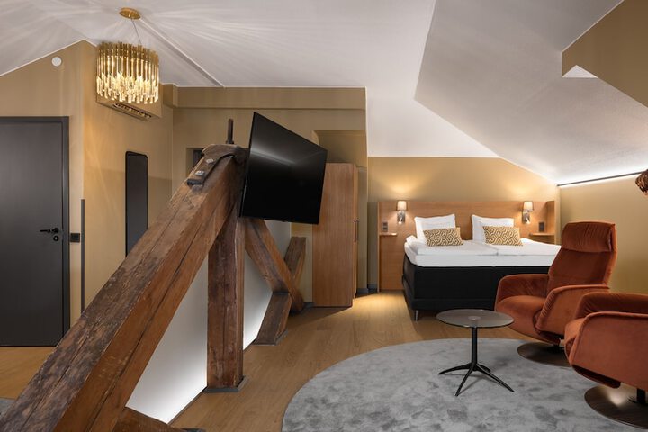 Room 6 of 70