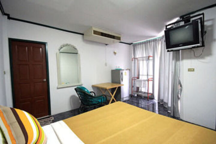 Room 5 of 14