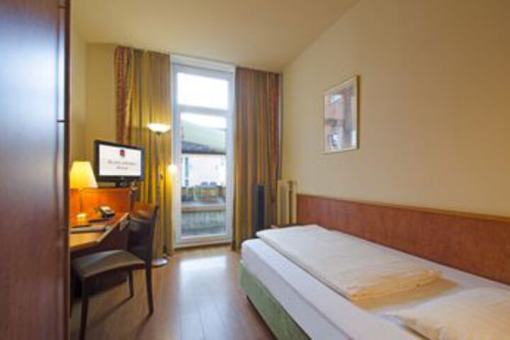 Room 43 of 84