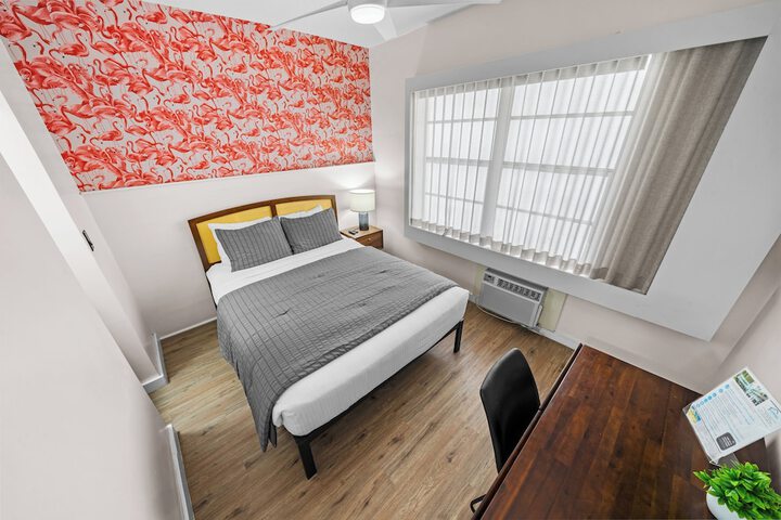 1 Queen Bed (17 of 27)