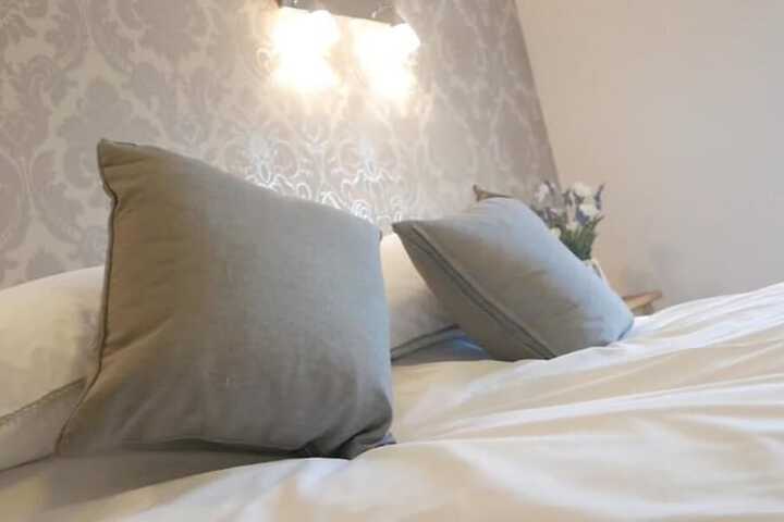 Room 6 of 18