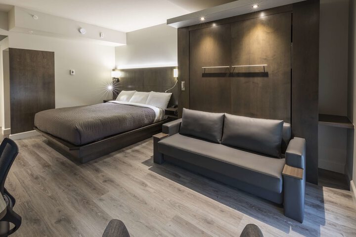 Room 16 of 104