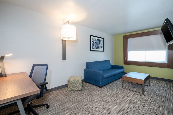 Room 4 of 40