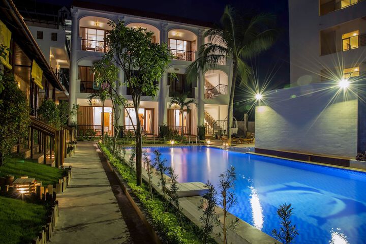 Pool Hotel