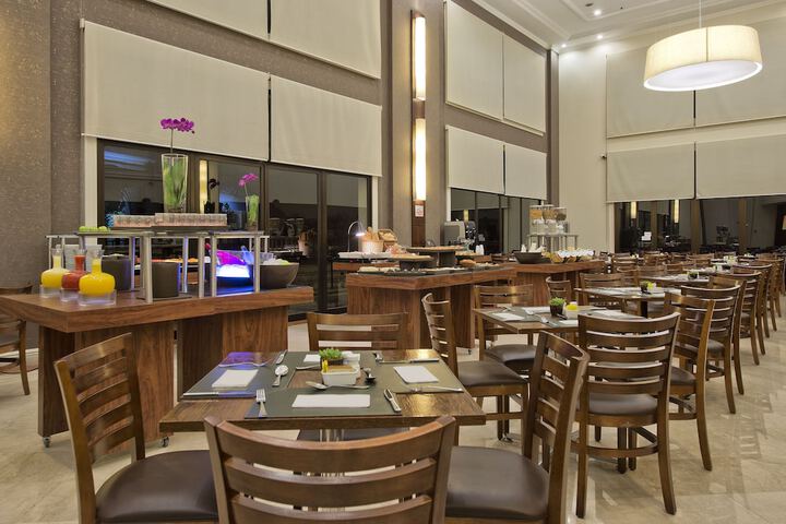 Dining 96 of 128