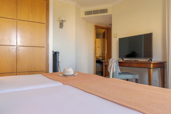 Room 26 of 411
