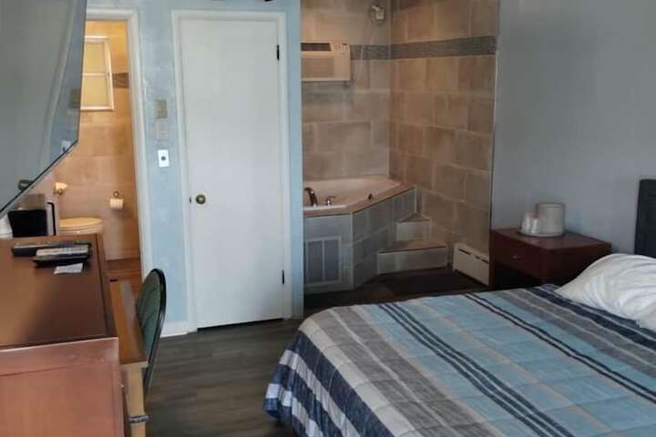 Room 9 of 28