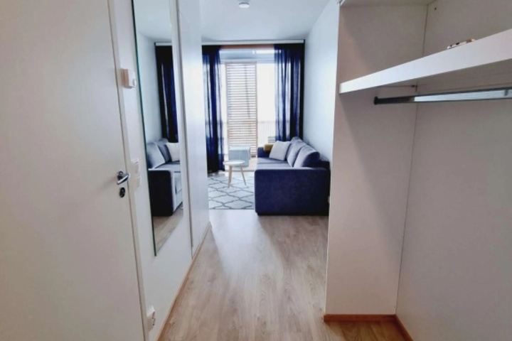 Room 5 of 8