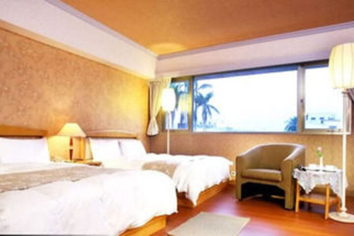 Room 7 of 15