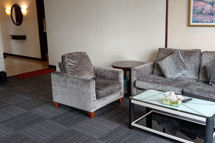 Room 32 of 47