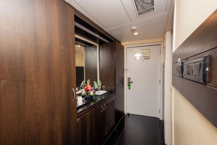 Room 52 of 86
