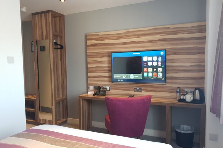 Room 27 of 46