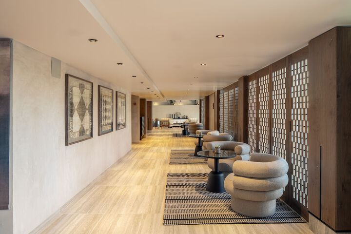 Entrance & Lobby
