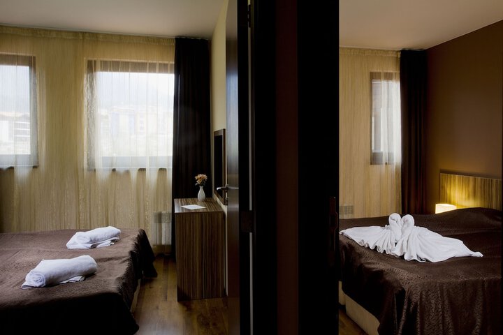 Room 33 of 132