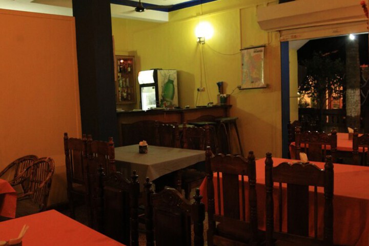 Dining 37 of 44