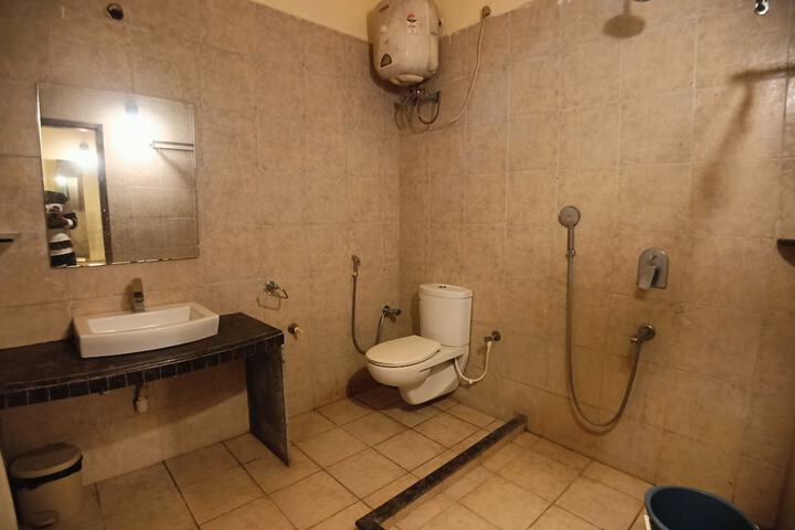 Room 44 of 80